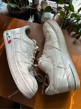 Nike White Low-Top Leather Sneakers with Red Rose Accent.m